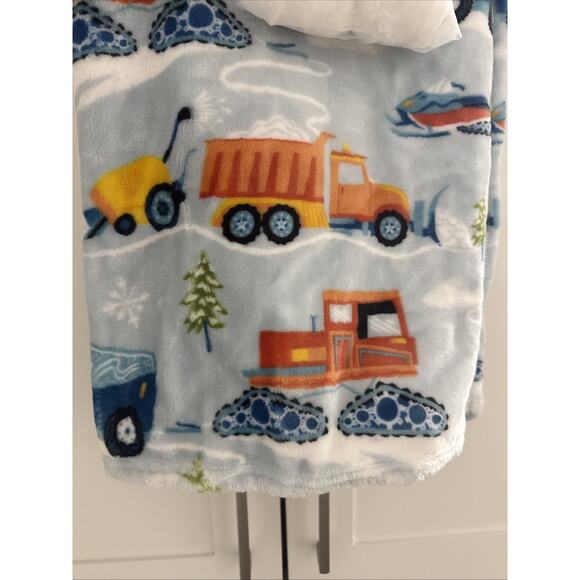 Set of Kids SNOW DAY 50x60” Plush Throw Blanket & Indoor “Snowballs” Winter NEW - Picture 4 of 5